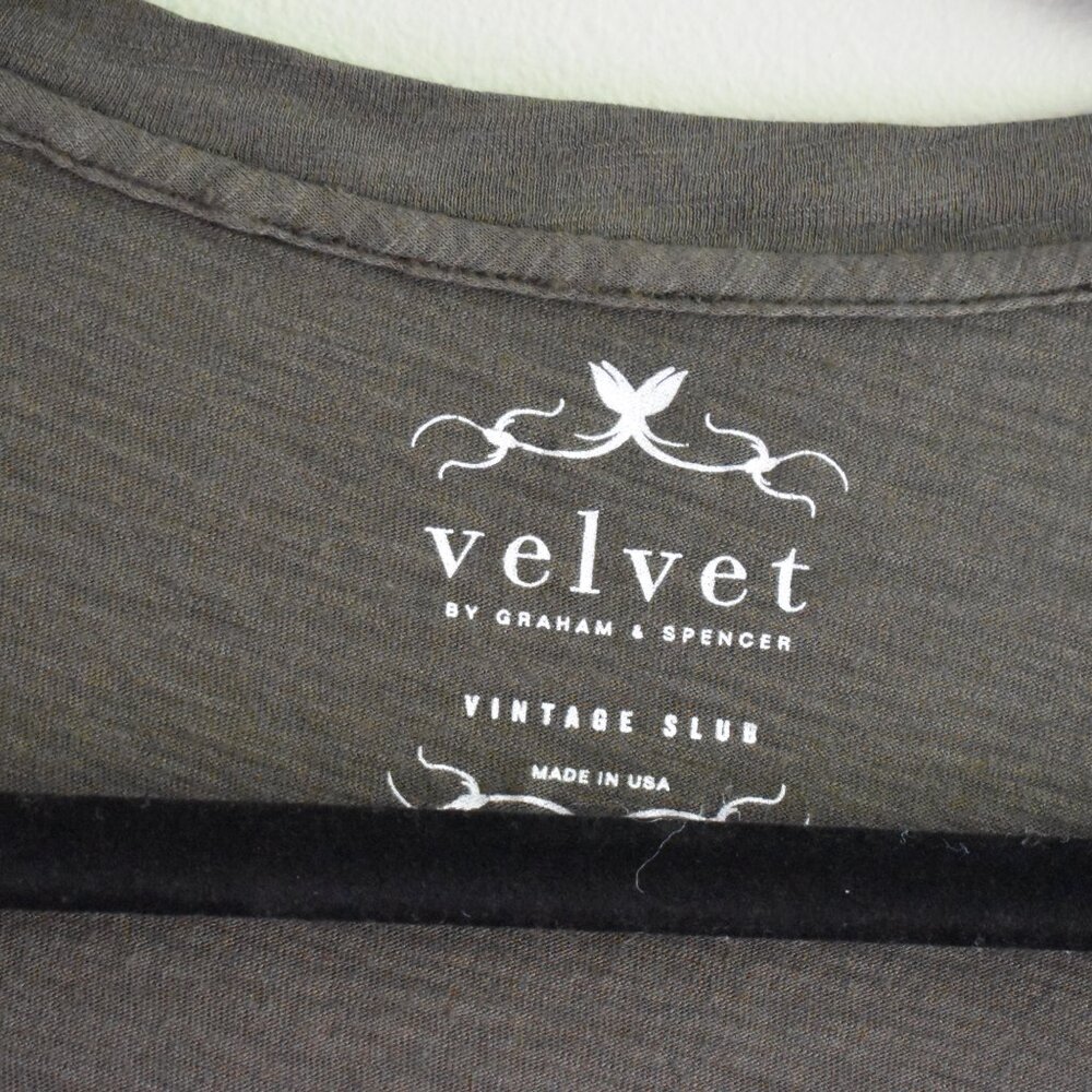 Velvet - Picture 3 of 6